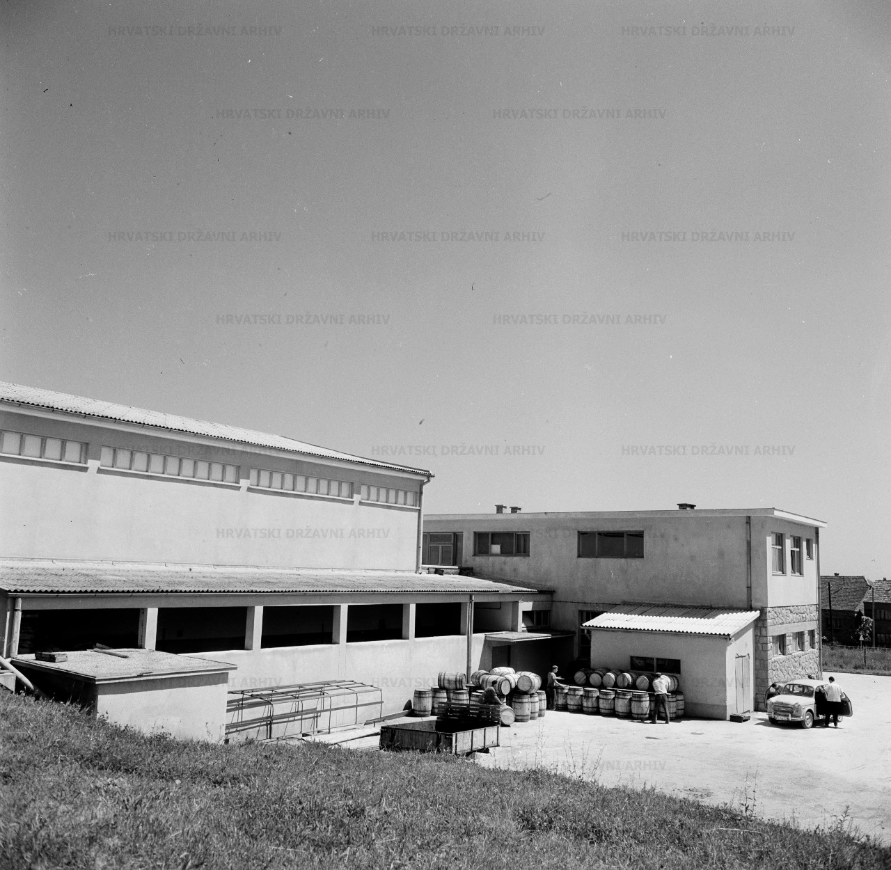 Fotografija podruma Moslavačkog vinogorja u Voloderu – zapadna strana, 1962.
